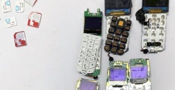 שב"כ – שב"ס: פלסטינים "דוחפים" טלפונים בחוץ ומבצעים עבירות קלות כדי להיעצר ולהבריח אותם