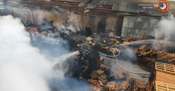 4.5 שנות מאסר לנאשמים בסחיטה והצתת מפעל משטחי עץ במפרץ חיפה