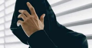 עבודות שירות לבן 20 שביצע מעשים מגונים בחברתו בת ה-12