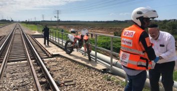 רוכב אופנוע שטח נהרג מפגיעת רכבת דרומית לבית יהושע