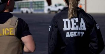 פרשה 512: ראשת הדסק הישראלי ב-DEA מסרבת להעיד בתל אביב