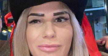 שירה ניר חוגגת פורים באלבי שוק הפשפשים