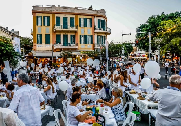 לילה לבן בתל אביב, כיכר מגד דוד (צילום מדף הפייסבוק של אירועי לילה לבן)