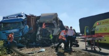 נהגת רכב פרטי בת 70 נהרגה בהתנגשות עם משאית