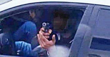 אישום: עבריין איים בנשק על נהג משאית שהובילה חומרים מסוכנים 