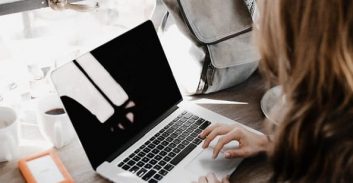 סטודנטית שהאשימה מרצה למשפטים בהטרדה מינית תפצה אותו ב-300 אלף שקל