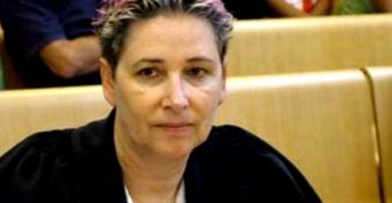 נתניהו אוחנה ודן אלדד נגד מנדלבליט ושאר העולם