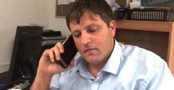 ראש עיריית פתח תקווה "קלט" שליח החשוד באספקת קנאביס