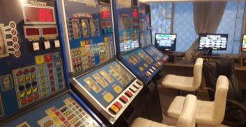 חיפה: המשטרה פשטה על שני בתי הימורים בשכונת הדר