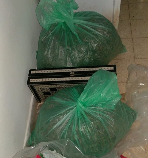 שחרור באיזוק אלקטרוני לנאשם בהחזקת 8.8 ק"ג קנאביס בקריית אתא