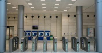 עבודות של"צ לצעיר שתקף ואיים על מאבטחים בתחנת רכבת