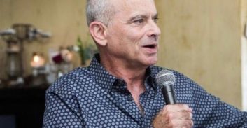 הרועץ המשפטי: ג'ואל אלון שואל מדוע היועמ"ש לא נותן לשעוט קדימה