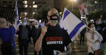 מחאת התנועה לאיכות השלטון: "אויב שלטון החוק ממונה על שלטון החוק"