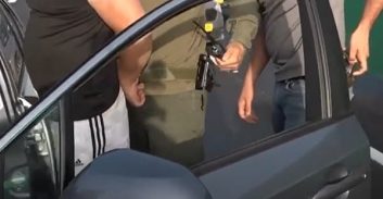 מבצע מעצרים במשרד פורקס בכרמיאל בשליטת משפחת אבו לטיף