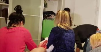 חשד: סרסרה באחותה הקטינה לצורכי זנות