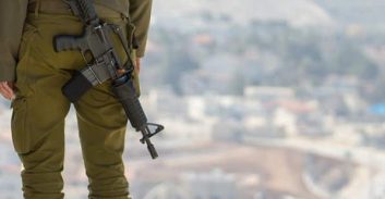 נגדית בקבע תפצה את רס"ר המחנה עקב תלונות שווא על הטרדה מינית 