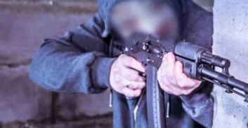 מאסר לצעיר שירה להנאתו בנשק אוטומטי צה"לי של חברו החייל