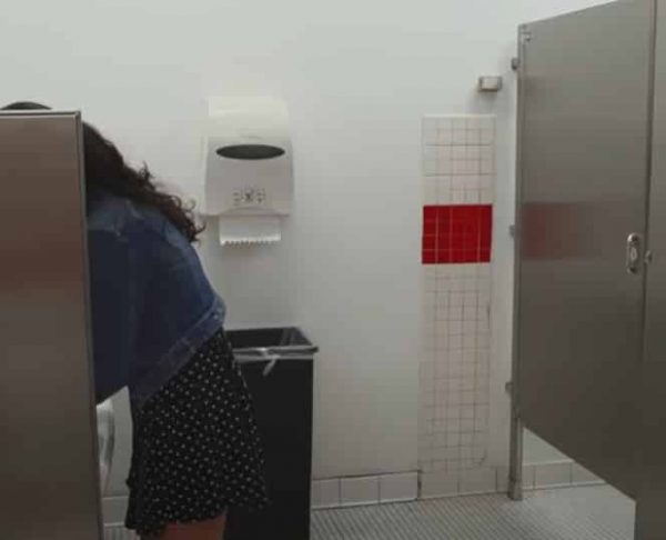 אשקלון: אח מוסמך שצילם נשים בשירותים מואשם בפגיעה בפרטיות