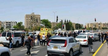 סכסוך דמים: שלושה נורו למוות לאור יום בצומת לוד מרכז