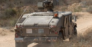 פסילה על תנאי לקצין צנחנים שנהג על האמר צבאי ללא רישיון מתאים