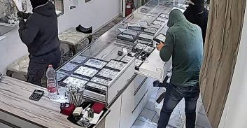 ג'ינס ותחתונים שהפלילו נאשם בגניבת תכשיטים בשווי מאות אלפי שקלים