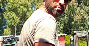 אישום: התחזו לקטינה בת 15 וסחטו אלפי שקלים מגבר שהתכתב "איתה"