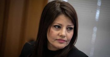 השרה לוי-אבקסיס: "החוק נגד צרכני זנות יפגע בנשים ובילדיהן"