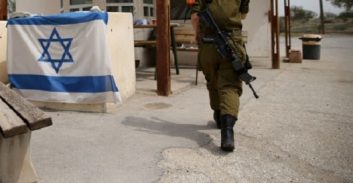 חיילת עתרה לבג"ץ: הודחה ממצ"ח עקב עבר פלילי של בני משפחתה