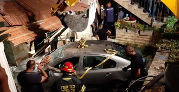 ערערה: שני בני משפחה שישבו בחצר ביתם נהרגו מרכב שהתדרדר