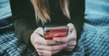 תפצה את בעלה לשעבר לאחר שהכפישה אותו בקבוצות נשים בפייסבוק