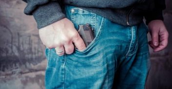 שני מוכרים למשטרה מאור יהודה נאשמים בניסיון רצח