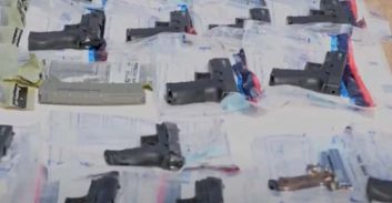 הסדר טיעון לצעירה חירשת-אילמת שהופעלה כבלדרית על ידי סוחרי אמל"ח