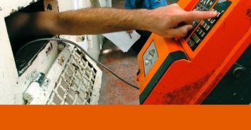 חשד: אסיר מסוכן סחט קטינים ו"קנס" אותם על הפצת תמונות עירום של צעירה