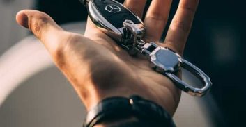 נסגר תיק נגד חשוד שהעלים את המרצדס שלו כדי לקבל את דמי הביטוח