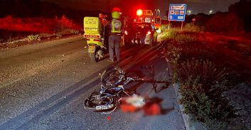 רוכב אופניים חשמליים נהרג מפגיעת רכב