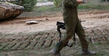 מפקד בצה"ל ריגל אחר הווטסאפ של חברו לחדר ונמלט מהורדה בדרגה