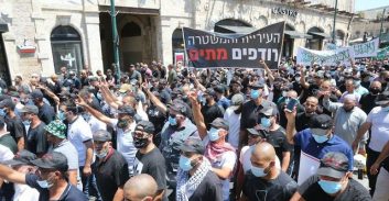 חשד: סחיטת קבלנים בעקבות עבודות בנייה על שטח בו שכן בית עלמין מוסלמי