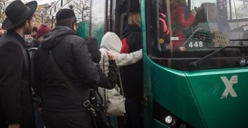 הסדר פשרה בתביעה ייצוגית: אגד תתקין מערכת מתקדמת לטובת כבדי שמיעה