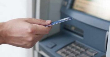 ארבעה חשודים בזיוף כרטיסי אשראי ומשיכות במיליון שקל