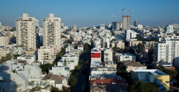 ראש עיריית רמת גן בסקר פייסבוק: בעד או נגד איחוד עם גבעתיים?