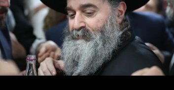 העליון: נכדו של באבא סאלי ישלם מס על "מתנות" ממאמיניו