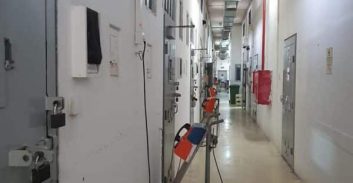 אישום: משלוח בולי LSD בתוך מכנסי נייקי בדרך לכלא איילון