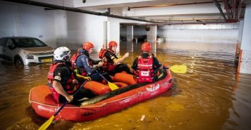 אחרי המבול: עורכי הדין מנע מכינים תביעה נגד עיריות נס ציונה וחיפה