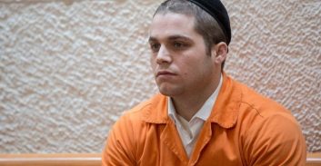 שחרור מוקדם להורג החייל איציק מור במועדון "ואן גוך" בירושלים