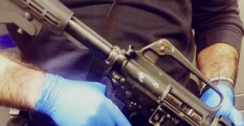 יפו: אב ובנו ממשפחת אבו סייף נעצרו על החזקת M16 ו-13 פלטות חשיש