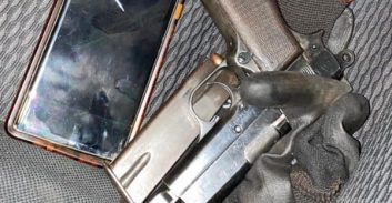 עבודות שירות לאחיה של נרצחת שהחזיק נשק כדי להגן על משפחתו