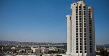 חקירה בצל סכסוך הגירושין של בעלי רשת קראון פלאזה