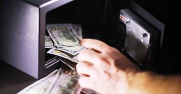 רחובות: כתב-אישום הוגש נגד גמלאי העירייה בגין גניבת כספים