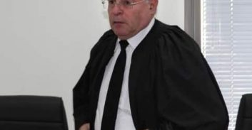 עו"ד שטנגר בפנייה לשופט חשין: "להוציא את בחינות ההסמכה והרישוי מהלשכה"