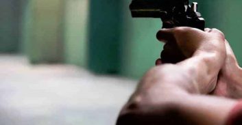 שני צעירים חשודים בירי לעבר אישה שפרסמה תמונות אישיות ברשת